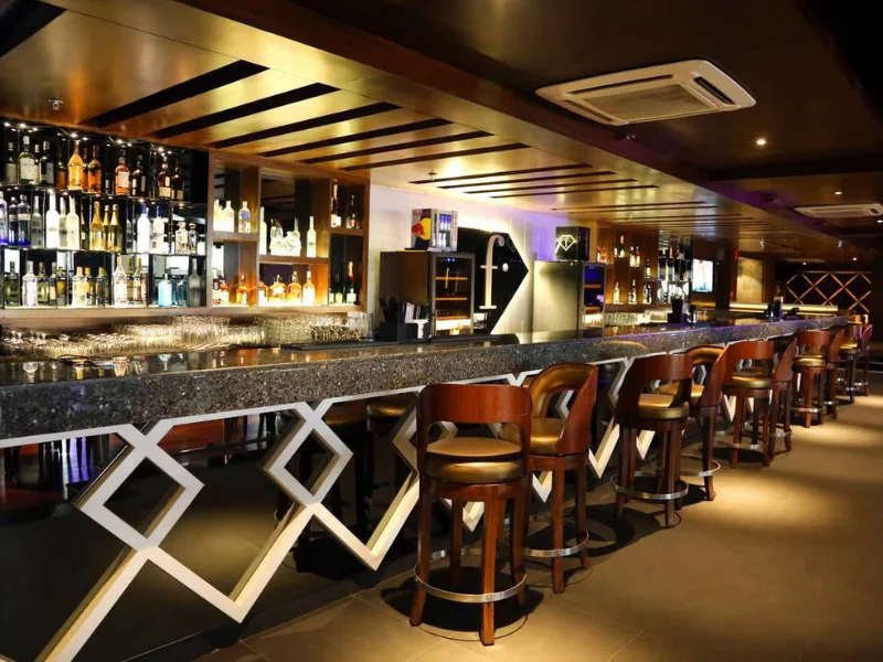 Bar & Lounge